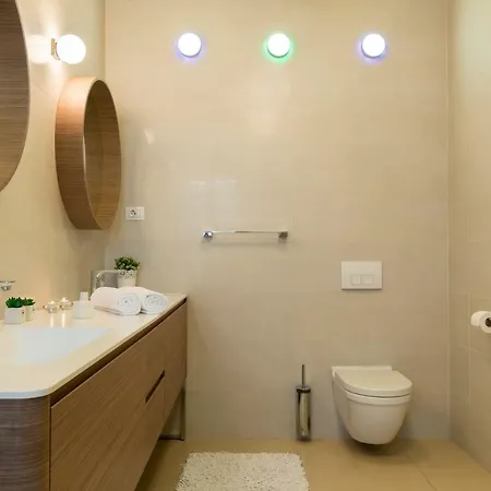 City And Beach Luxury Apartment Split