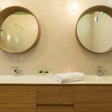 City And Beach Luxury Apartment